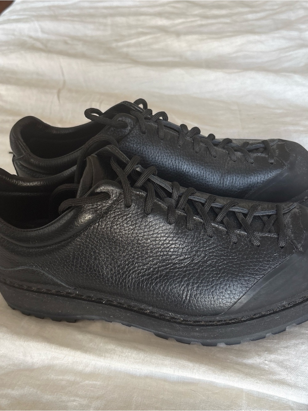 Men's Black Leather Low-Profile Casual Sneakers